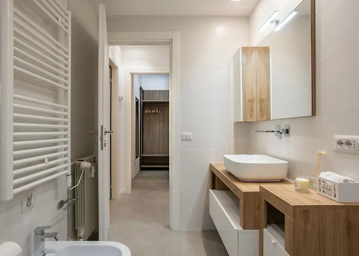 6 Fermate Dal Centro, Residenza Marchese *